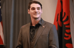 RJ Mitte denunciou desvio de dinheiro da empresária antes de morrer