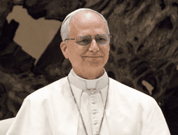 Papa Leão XIV é ovacionado em 1ª audiência após cirurgia no pulmão