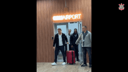 Seedorf chega ao Brasil para comandar o Corinthians