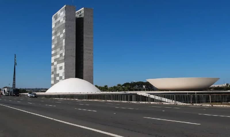 Câmara e Senado retomam trabalhos com votações importantes