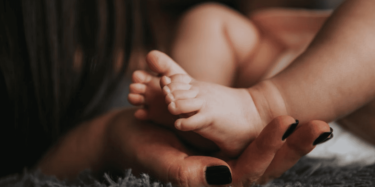 Recém-nascido é abandonado com cordão umbilical em Uberaba
