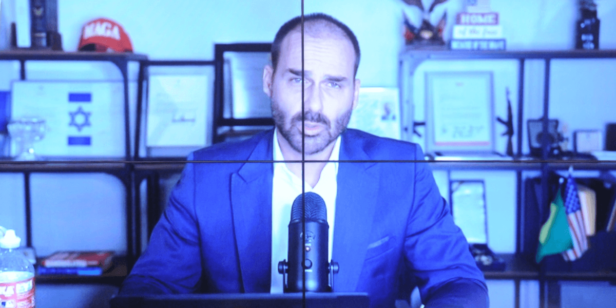 Eduardo lidava com orçamento do filme sobre Bolsonaro, diz site