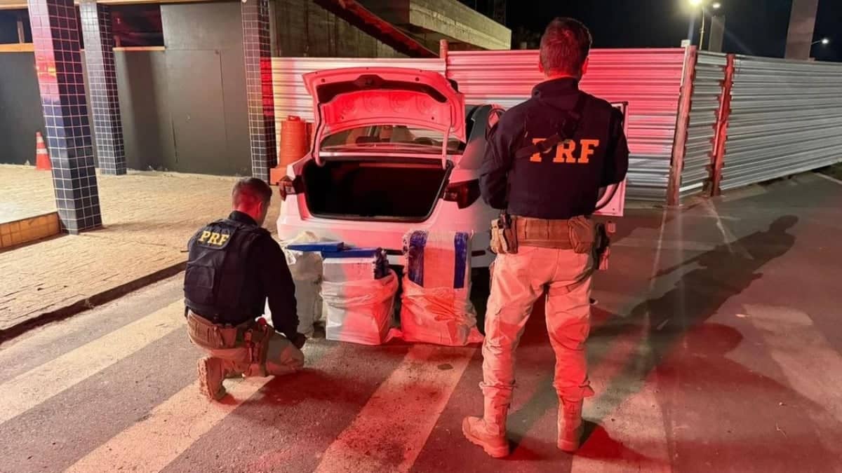 Homem é preso com 130 kg de maconha em rota para BH