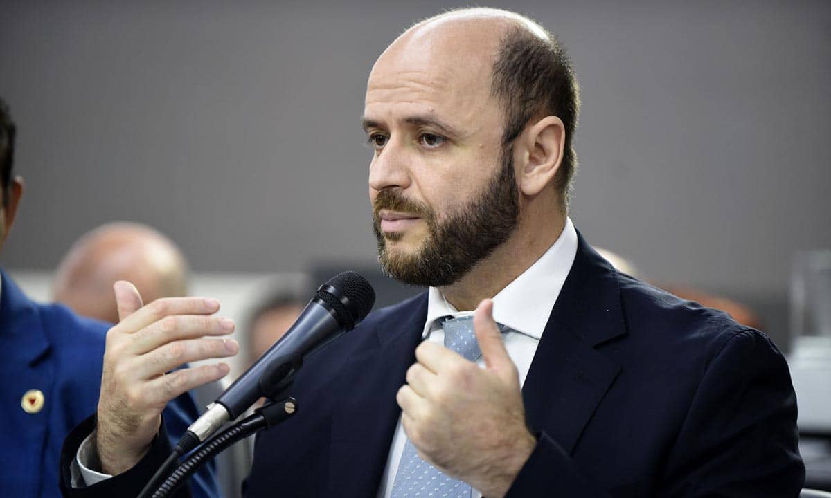 TCE pede acesso a documentos de investigação que motivou demissão de Rossieli Soares