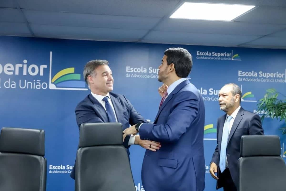 André Mendonça é elogiado por Messias no Senado