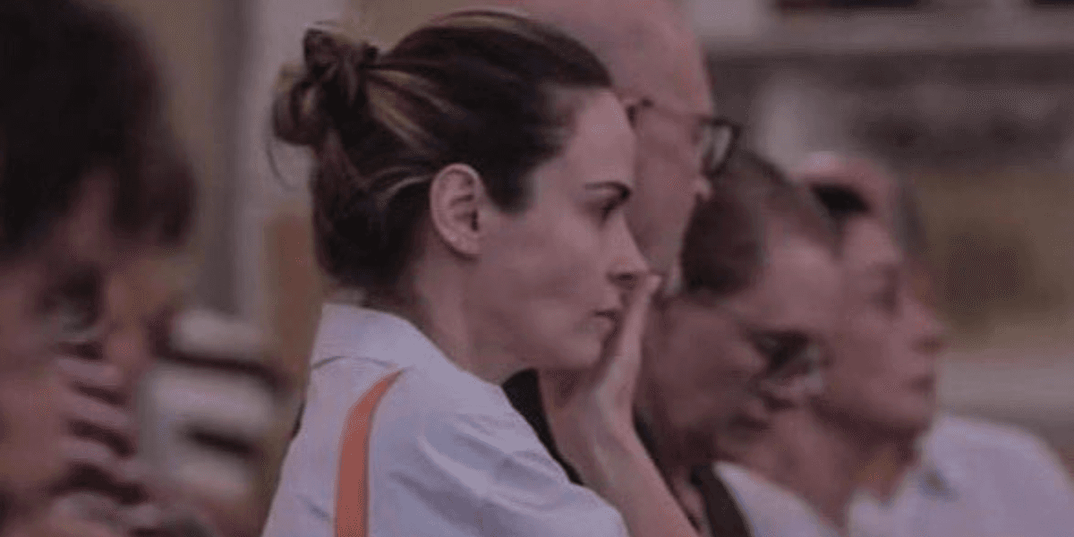 Ana Paula Renault vai à missa de 7º dia do pai em BH