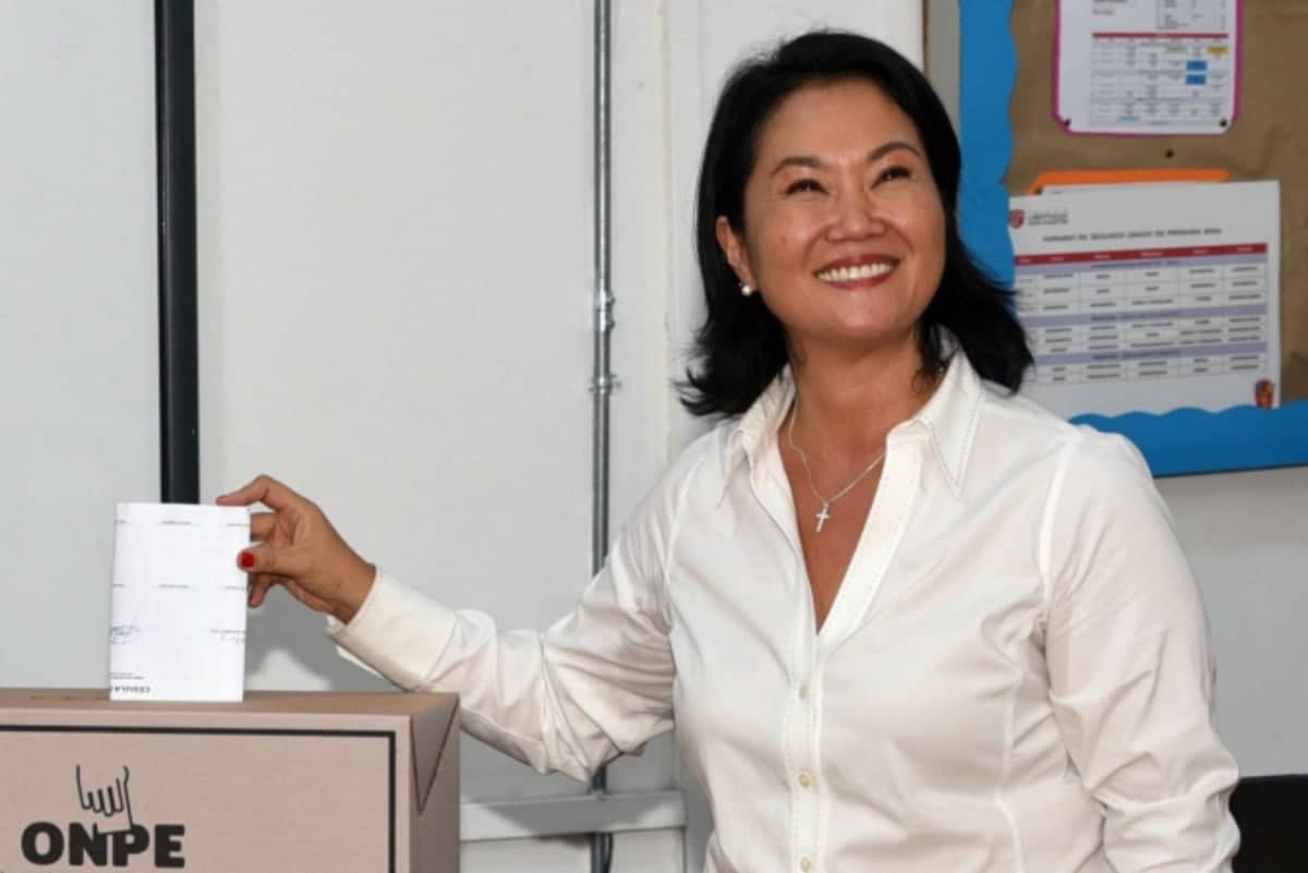 Keiko Fujimori mantém esperança de vitória em eleição apertada no Peru