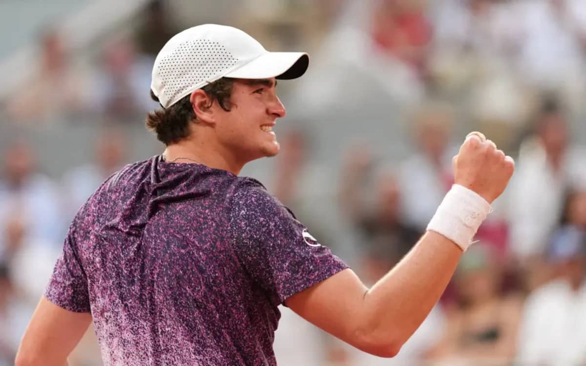 João Fonseca projeta sequência em Roland Garros após eliminar Djokovic