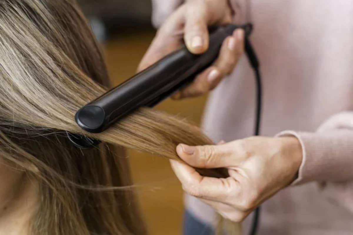 BA: Adolescente morre após levar choque ao usar chapinha
