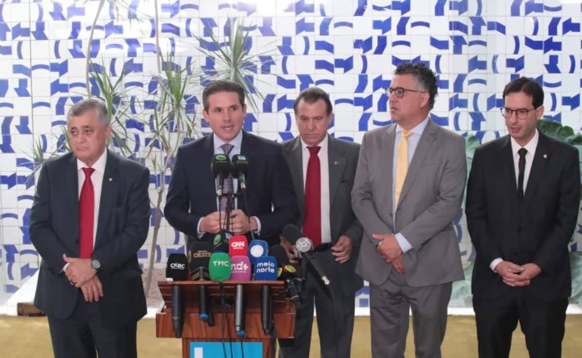 PEC do fim da escala 6x1 terá transição de um ano, afirma Hugo Motta
