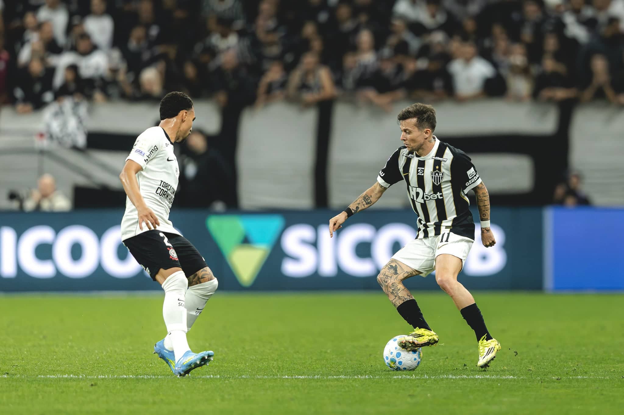 Atlético sofre gol no fim e perde para o Corinthians no Brasileirão