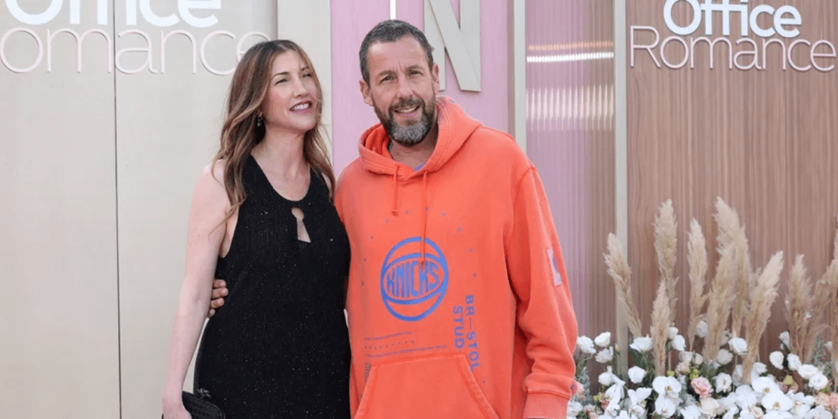Adam Sandler é criticado por vestir moletom em estreia de esposa