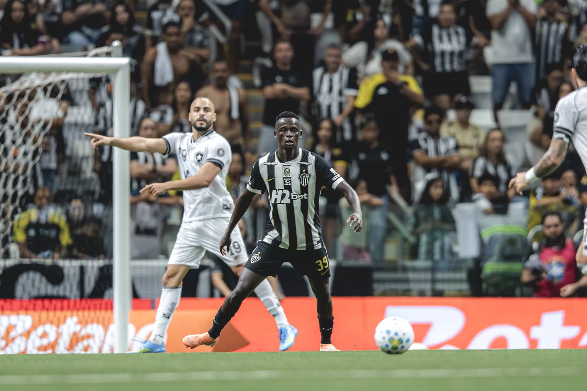 Em despedida de Hulk, Atlético leva gol no fim e fica no empate com o Botafogo