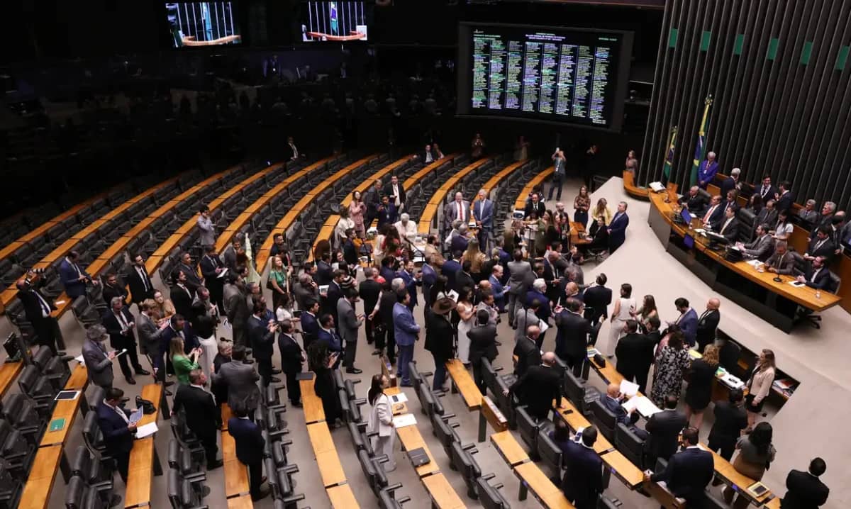 Base governista avalia levar derrubada de veto ao STF