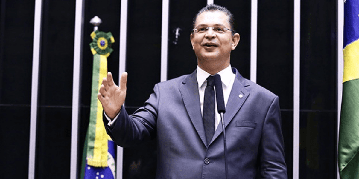 Líder do PL propõe PEC para anistiar atos do 8 de Janeiro