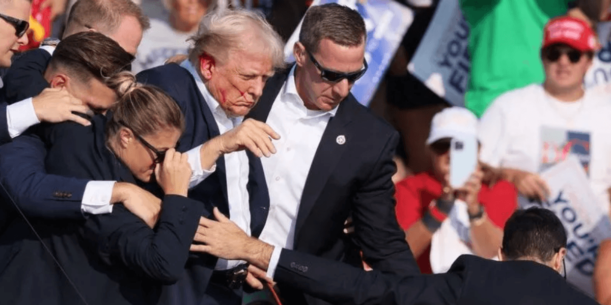 30% dos americanos acreditam que Trump forjou ao menos um atentado