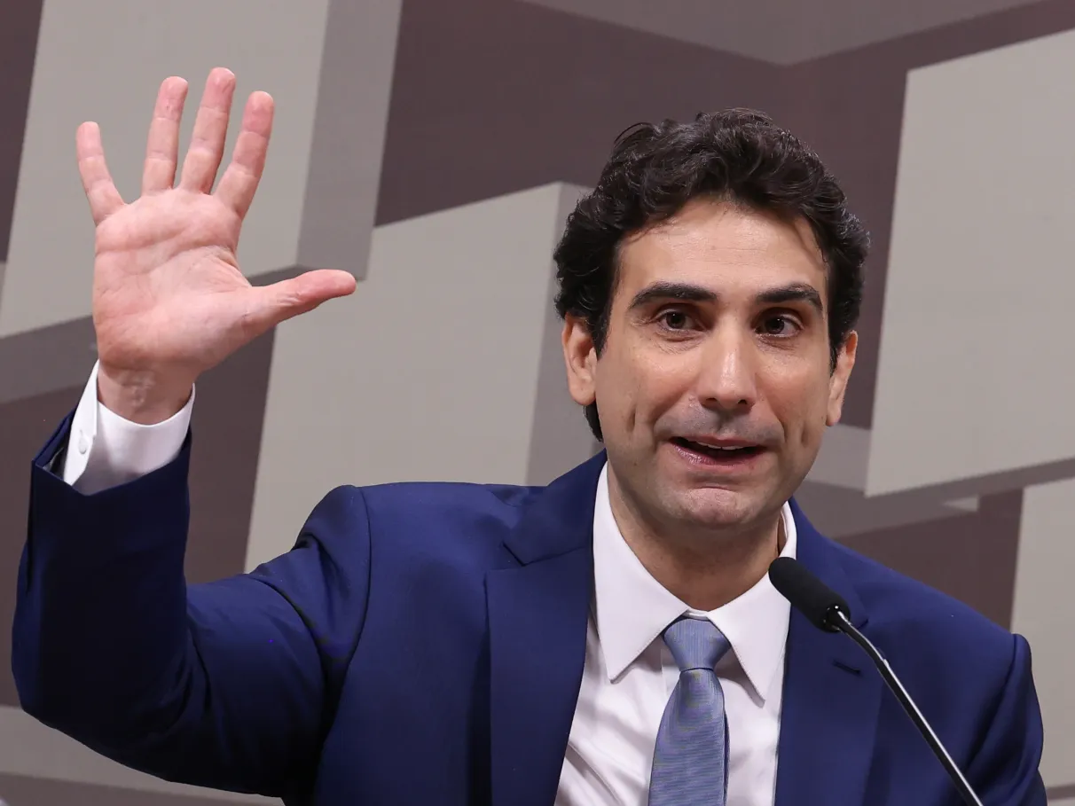 Galípolo chama Master de “3ª divisão” em audiência no Senado