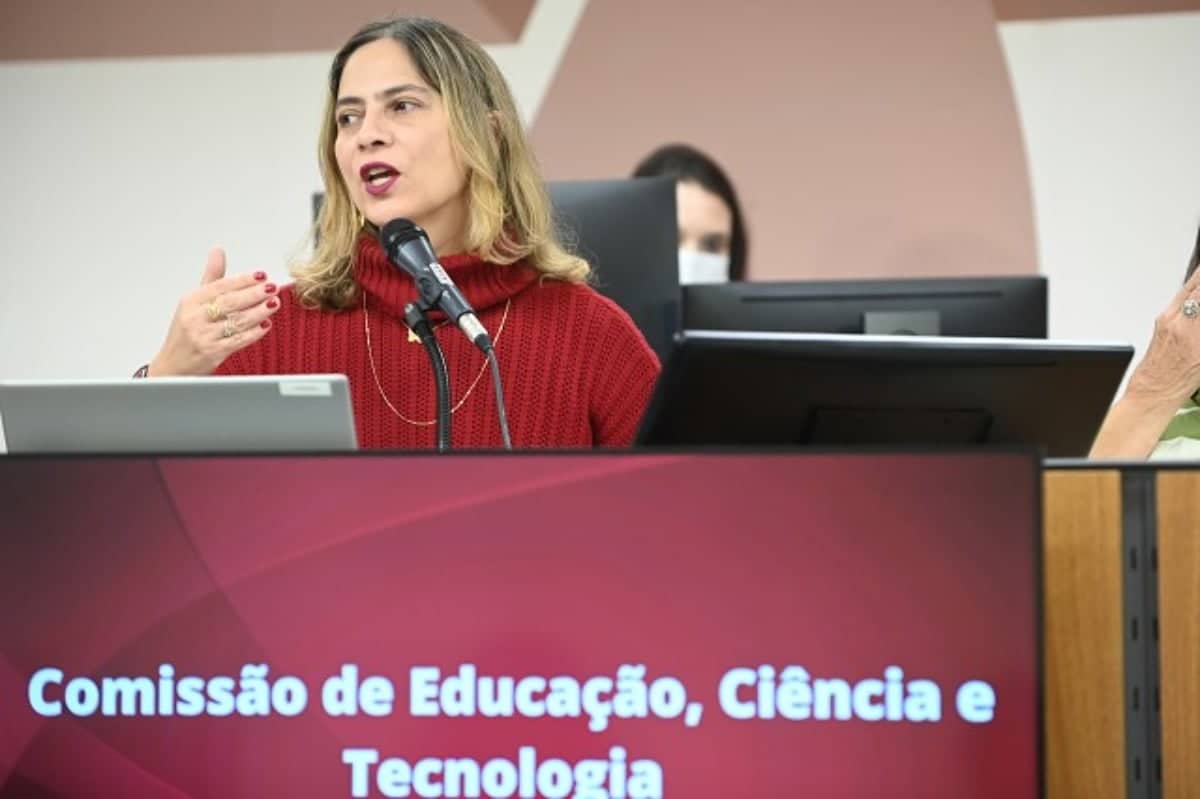 Audiência sobre denúncias na Educação de Minas é adiada após pedido de secretário