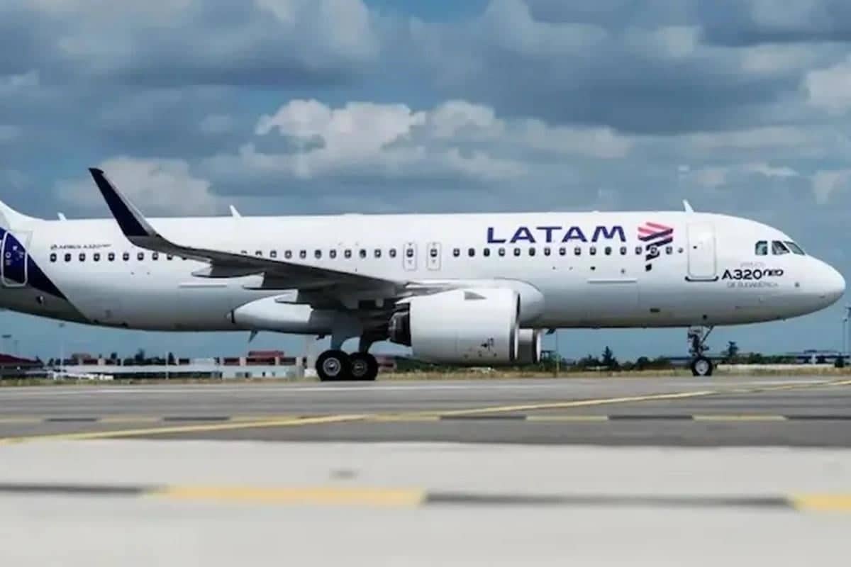 Idosa morre após cair de escada de avião em Congonhas