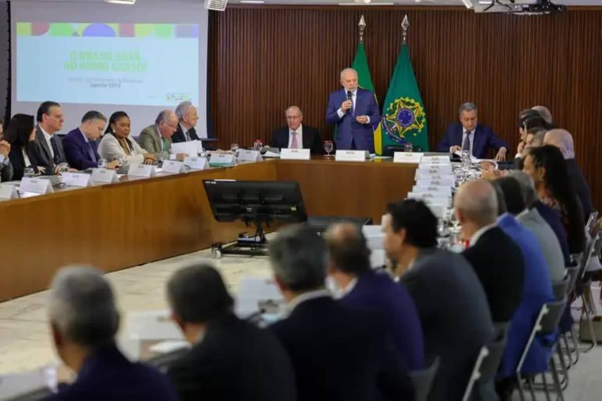 Lula diz que Brasil "não vai ficar chorando" pelos EUA e buscará novos parceiros