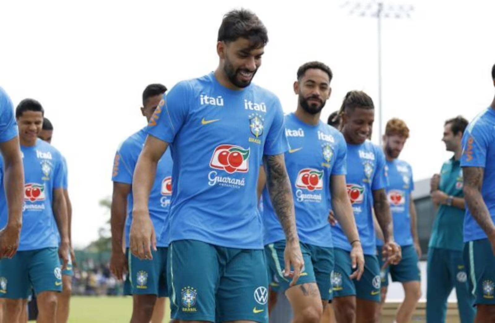 Ancelotti repete time em treino e indica formação da estreia