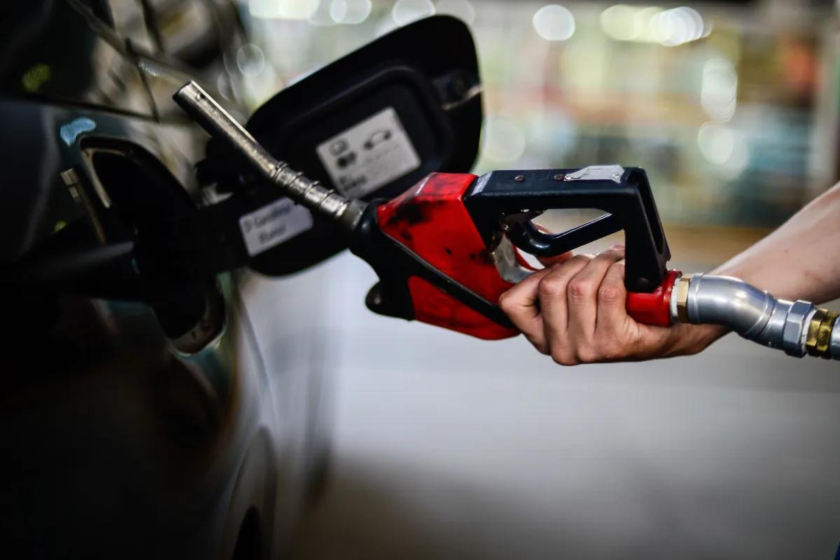 Governo propõe aumentar mistura de etanol na gasolina para 32%