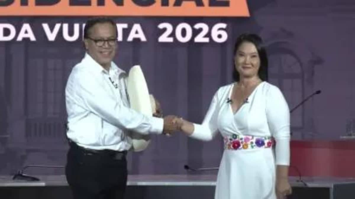Sánchez lidera eleição no Peru com vantagem mínima