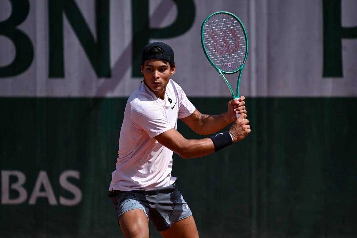 Brasileiro Guto Miguel conquista Roland Garros Jr.