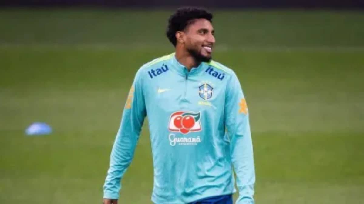 Éderson se apresenta à Seleção, e Neymar passa por exames