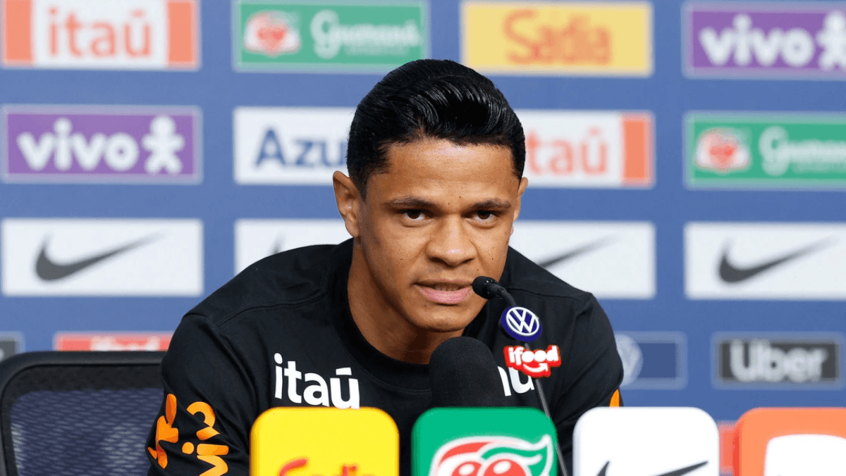 Douglas Santos aposta no "feijão com arroz" na Seleção