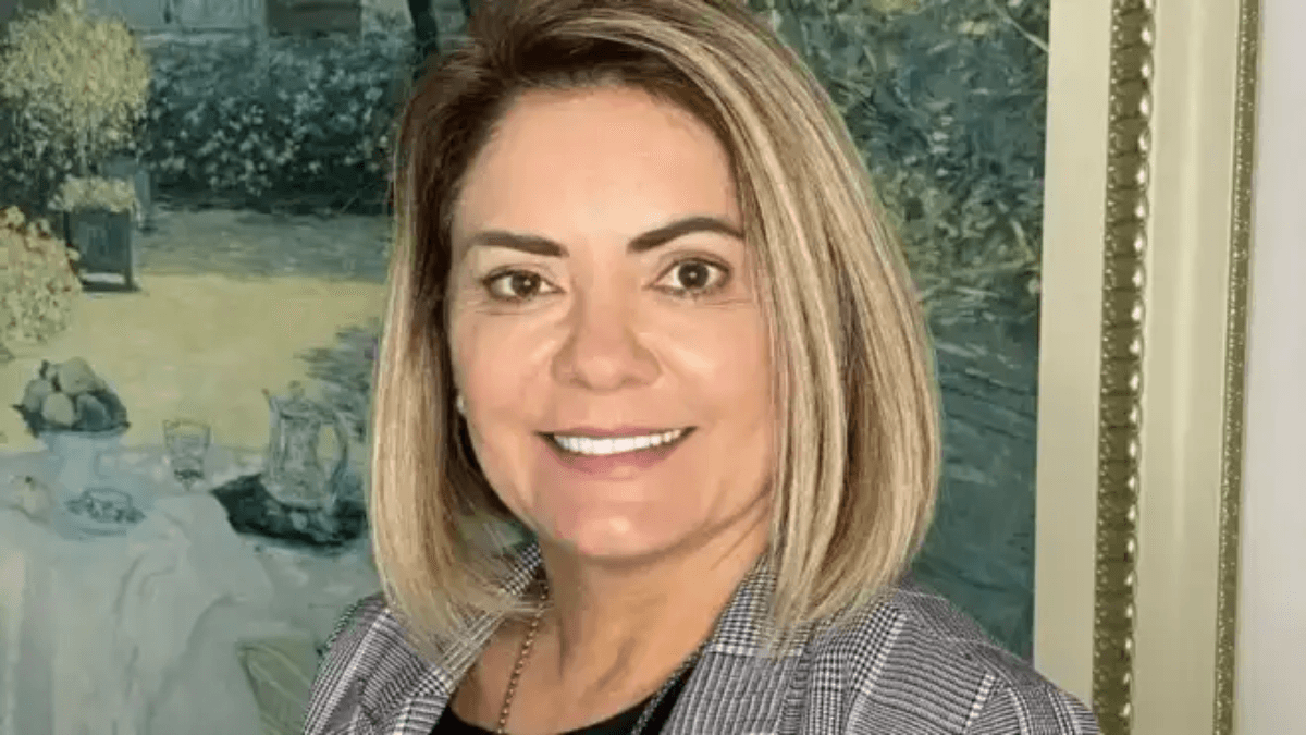 Ex-esposa de Bolsonaro tem contas bloqueadas pelo TSE