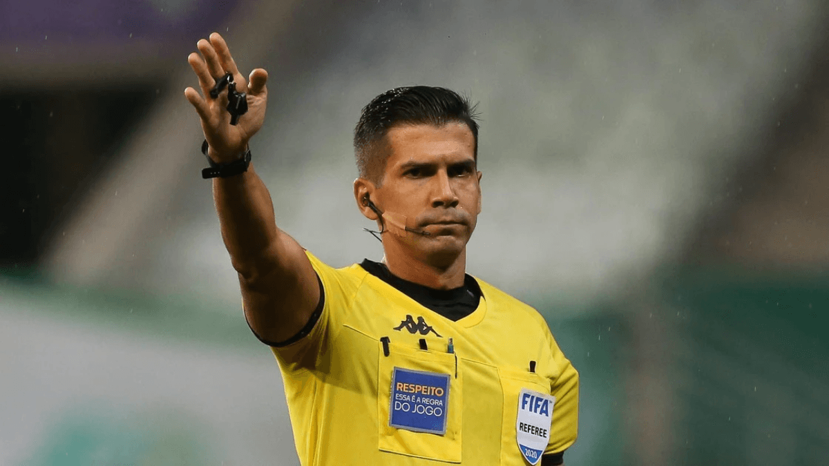 Bruno Arleu de Araújo apita Palmeiras x Atlético