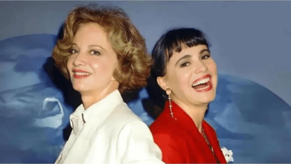 Regina Duarte homenageia Glória Menezes