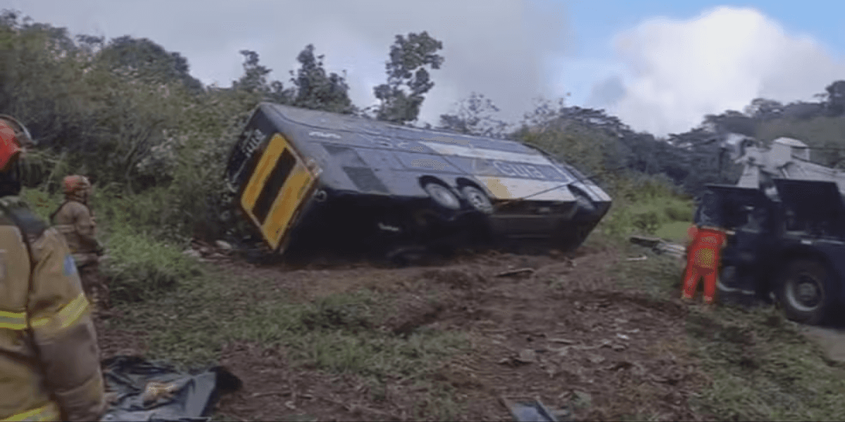 Vítimas de acidente com ônibus na BR-040 começam a ser enterradas na Grande BH