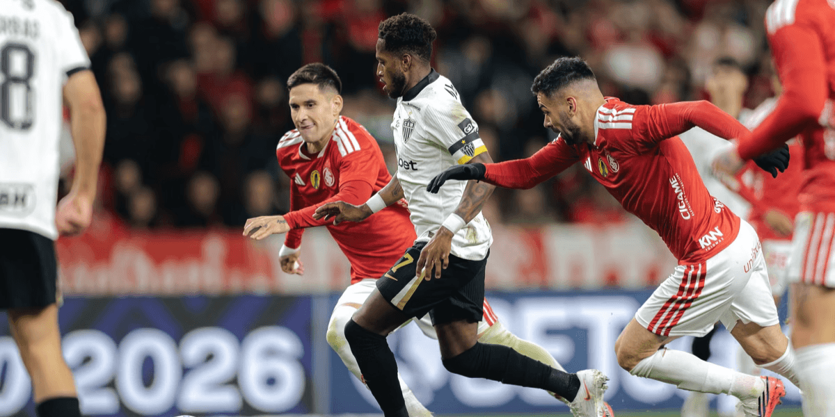 Atlético enfrenta Santos com desfalques