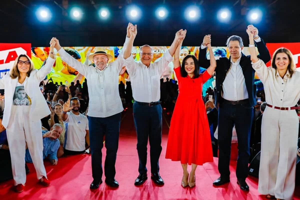 Lula discursa em convenção e é oficializado candidato à reeleição