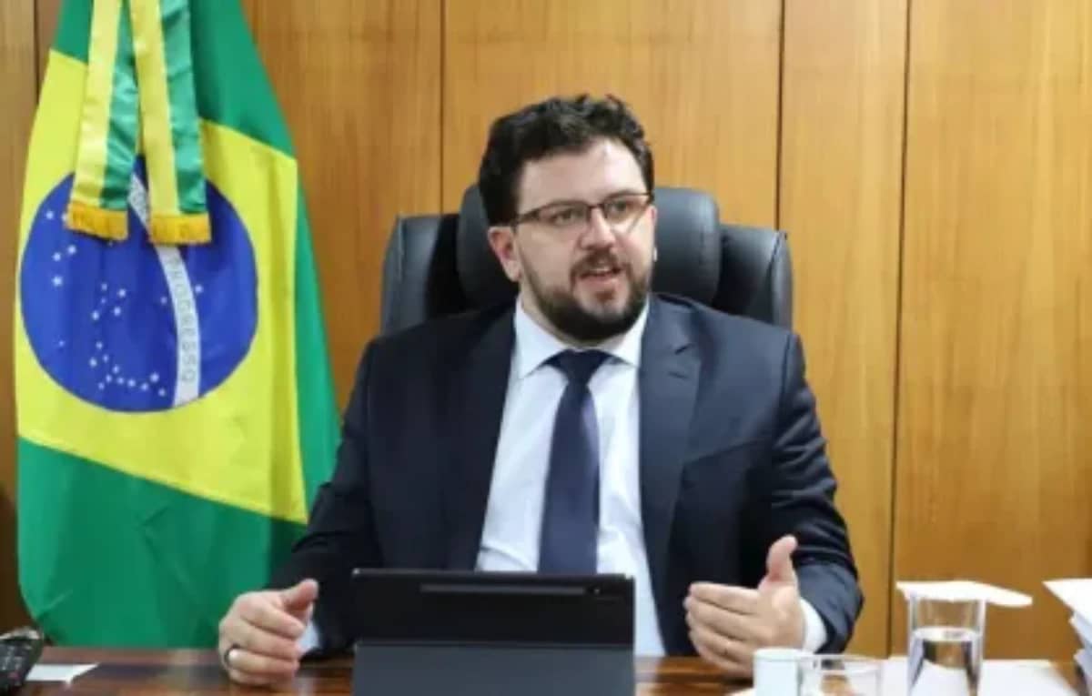 PF aponta que ex-assessor de Lula facilitava negócios no Ministério da Saúde