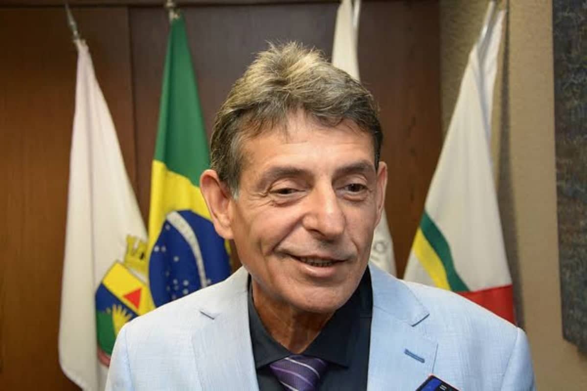 Flagrado bebendo em sessão, juiz continuará recebendo salário de R$ 83,5 mil