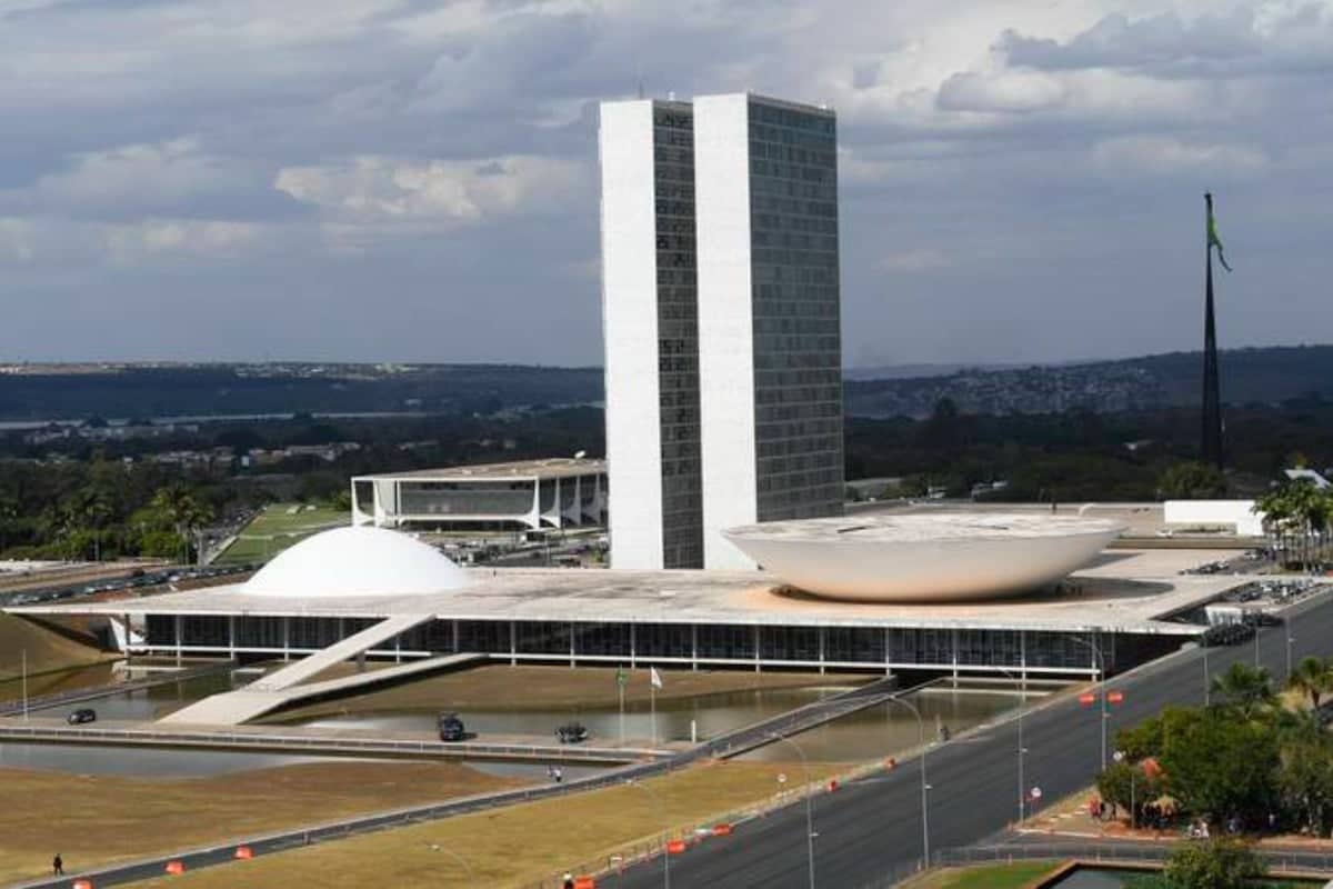Câmara instala comissão especial para debater redução da maioridade penal