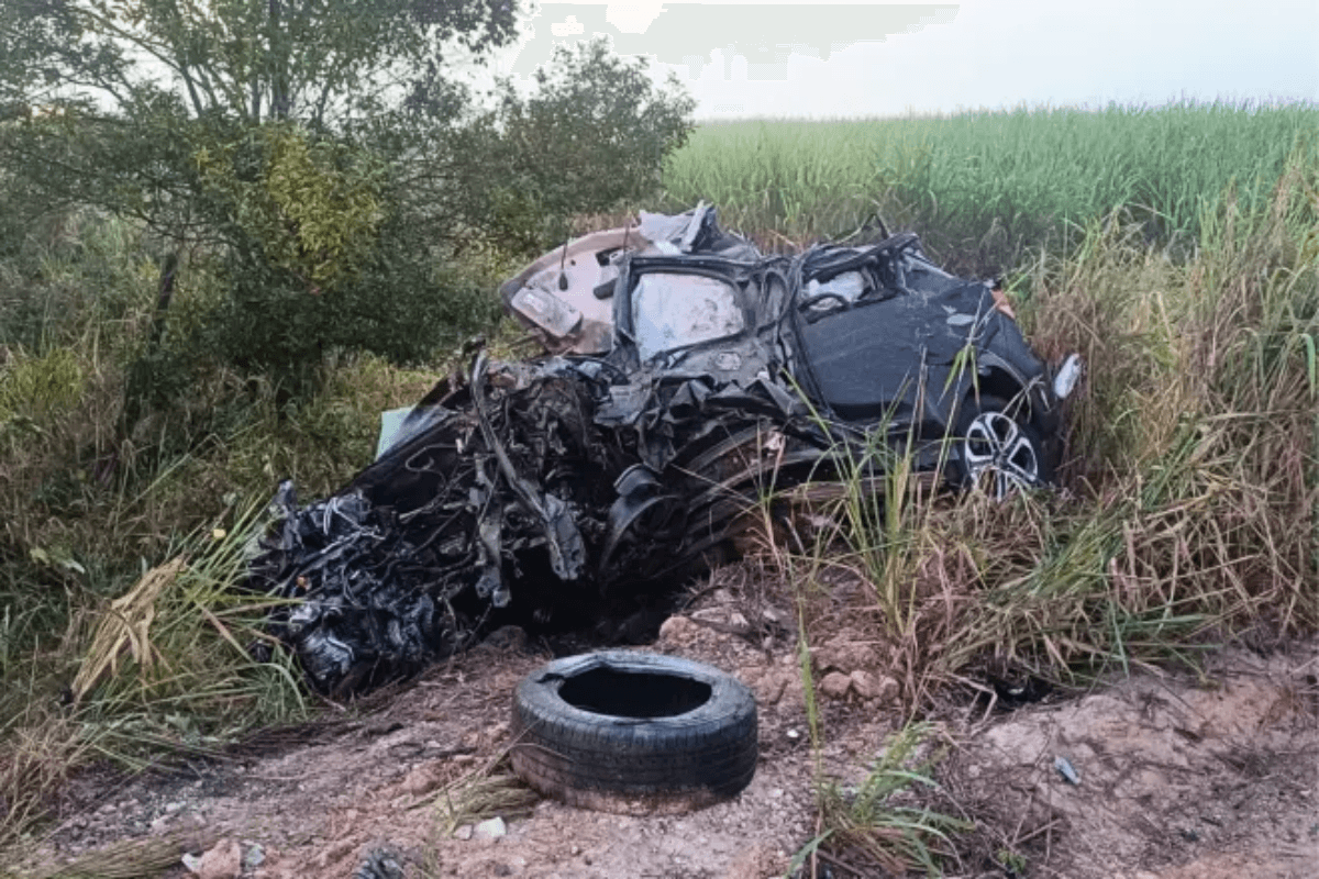 Quatro pessoas de BH morrem em colisão entre dois carros no Sul da Bahia