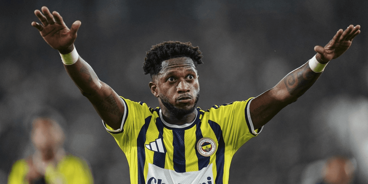 Perto de voltar ao Atlético, Fred é ovacionado pela torcida do Fenerbahçe