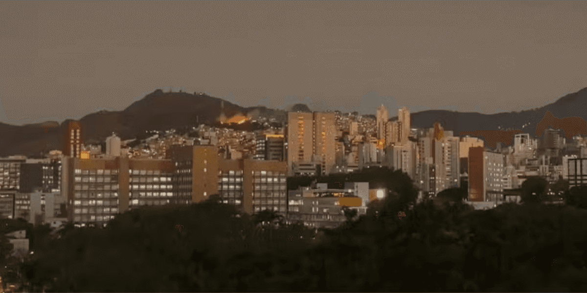 Incêndio atinge Serra do Curral e mobiliza bombeiros em BH