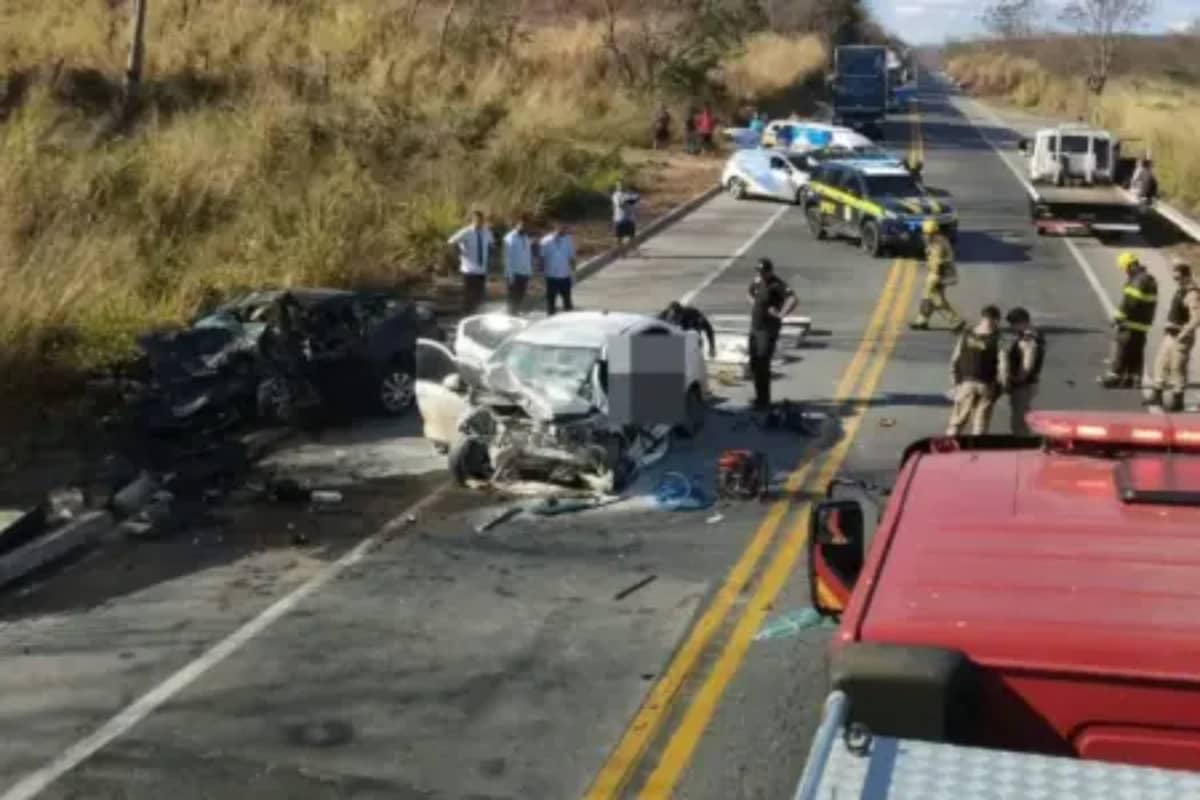 Acidente após fuga de carro com drogas deixa sete mortos na BR-251, em Salinas