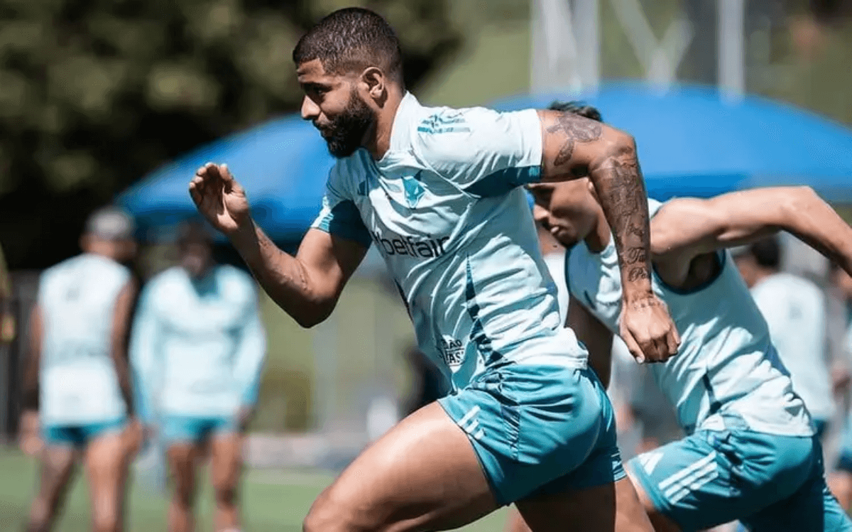 João Marcelo brilha contra artilheiro do Brasileirão