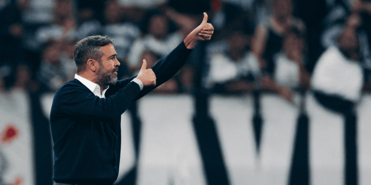 Artur Jorge pede foco no clássico e se isenta de possível punição a Kaio Jorge