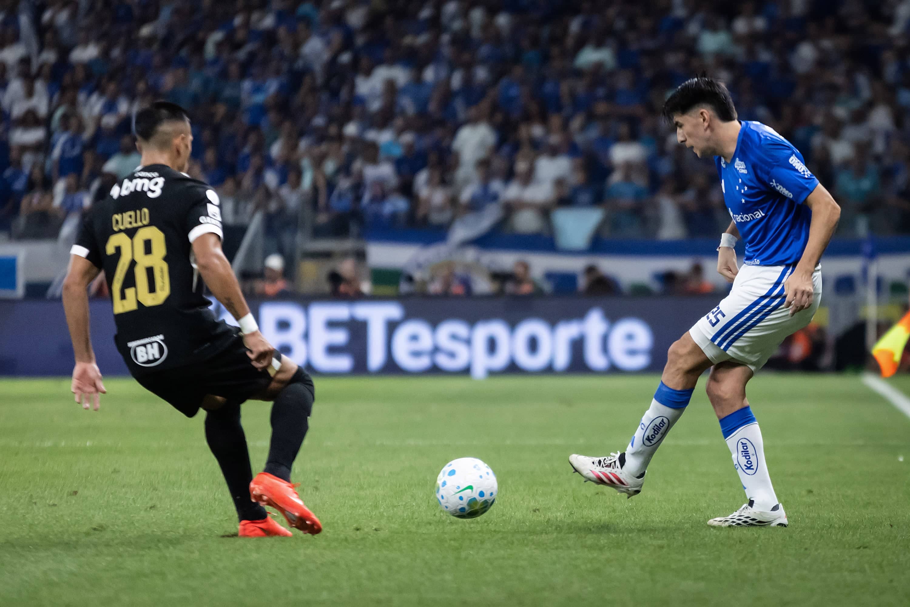 Cruzeiro e Atlético empatam no Mineirão e deixam vaga na semifinal em aberto