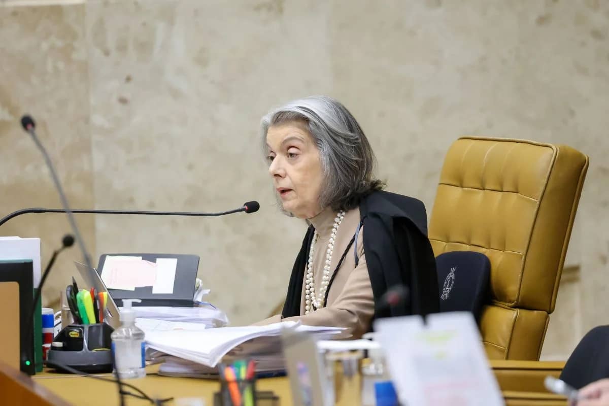 Cármen Lúcia diz sentir vergonha do STF e pede desculpas ao povo brasileiro