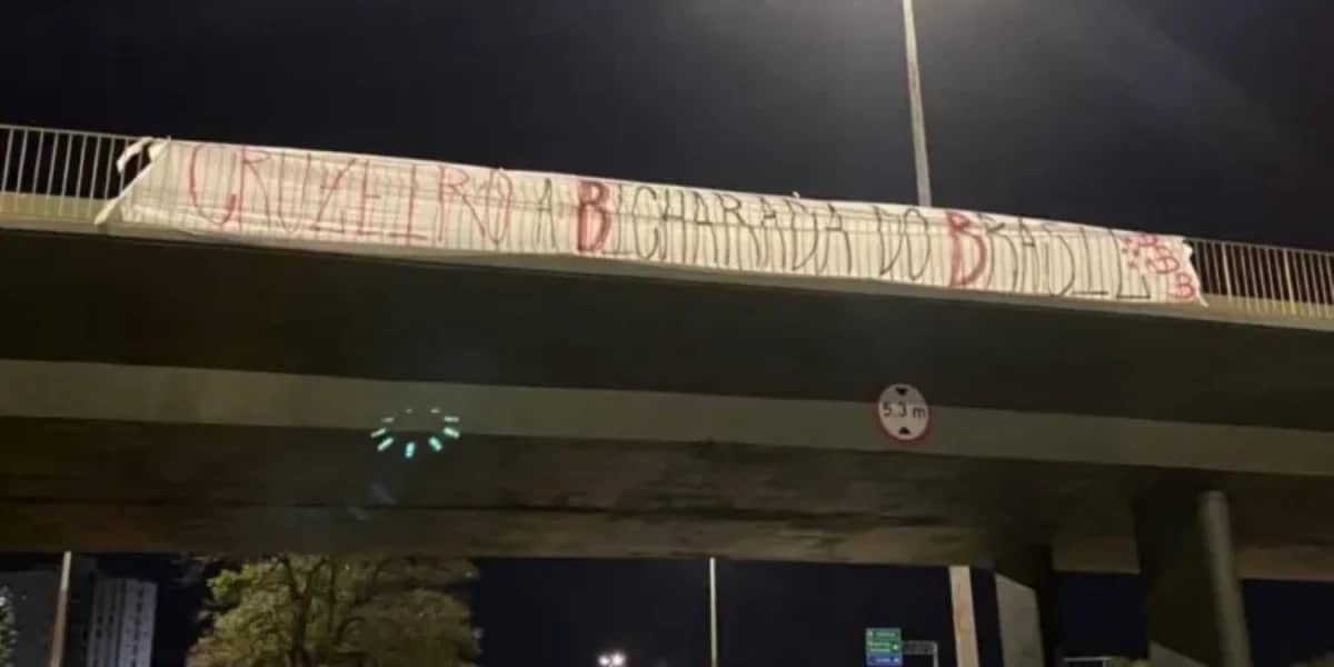 Torcedores de Atlético e Cruzeiro trocam provocações antes de clássico decisivo