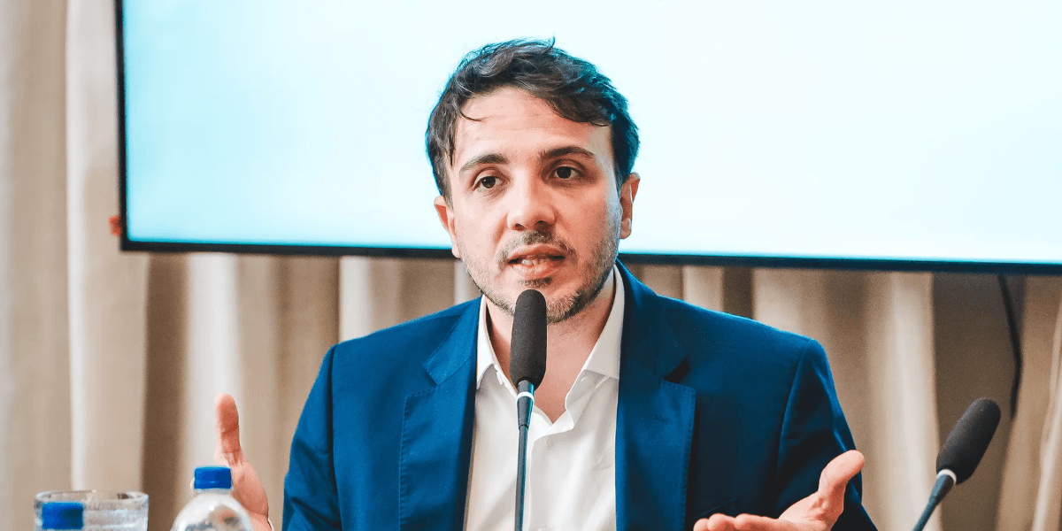 Renan Santos planeja ato contra a Globo