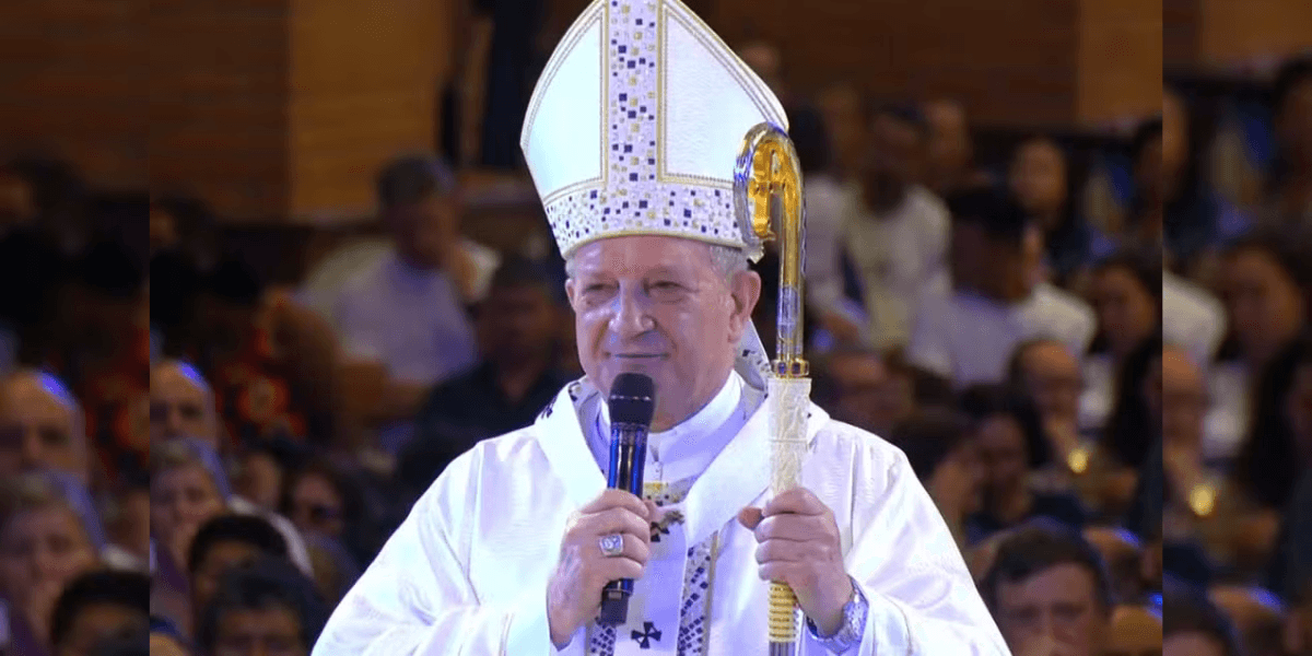 Em missa em Aparecida, arcebispo pede paz, desarmamento e atenção aos pobres